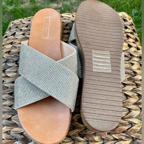 NEW Yoki Clear Rhinestone Bling Criss Cross Slide Platform Comfort Sandals. 8.5 - Picture 9 of 9
